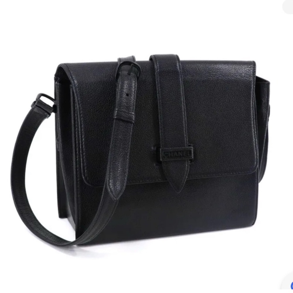 **CHANEL** Authentic Black Caviar Leather Shoulder Bag